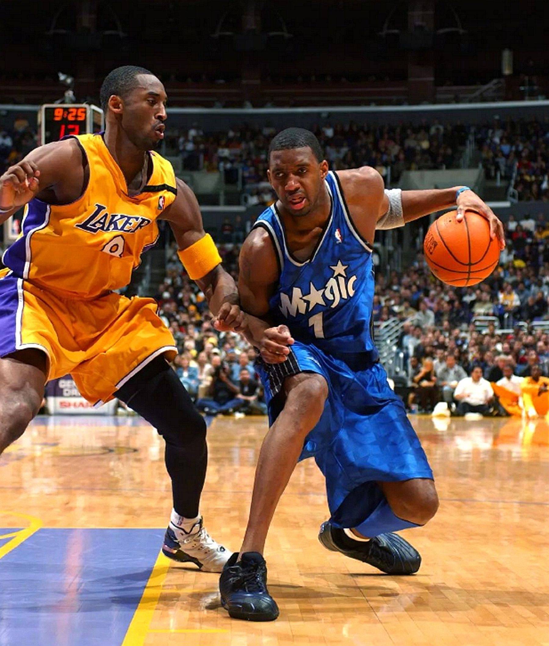 NBA球员在场上的精彩表现赢得观众喝彩的简单介绍