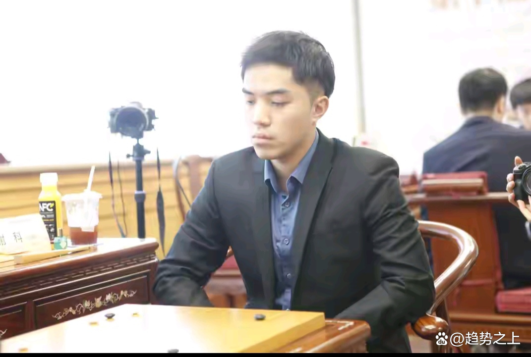 鹧鸪队大胜对手，成功晋级下一轮季后赛