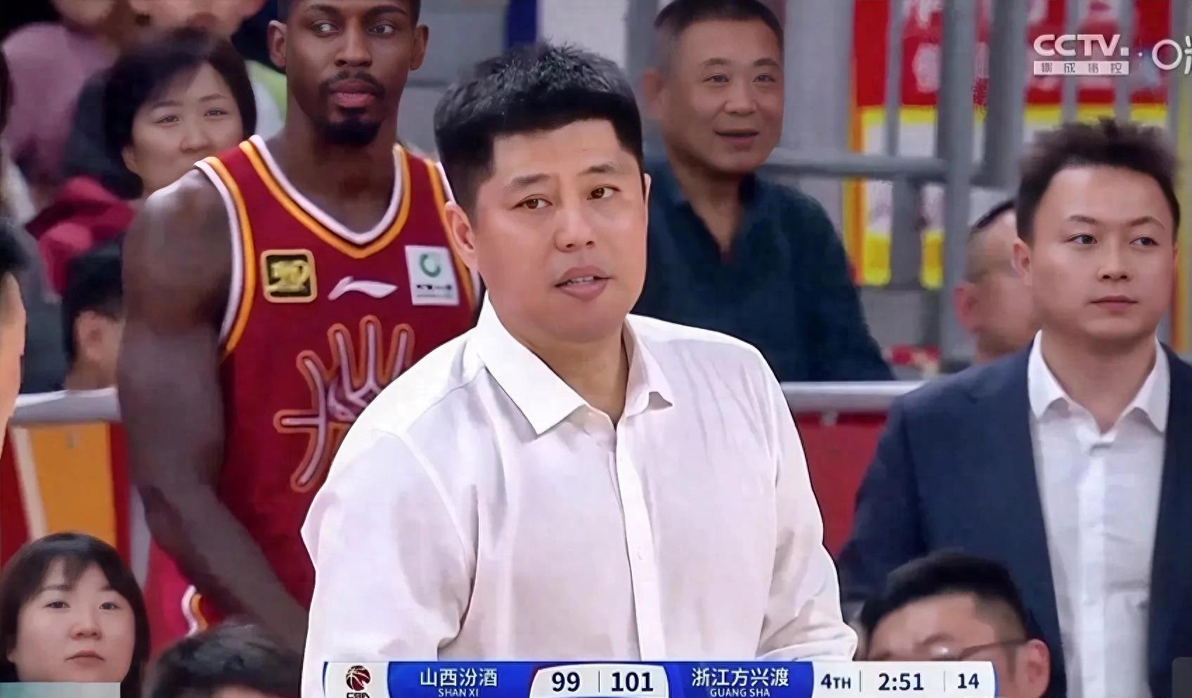 包含广厦队内讧事件曝光，风波不断影响士气的词条
